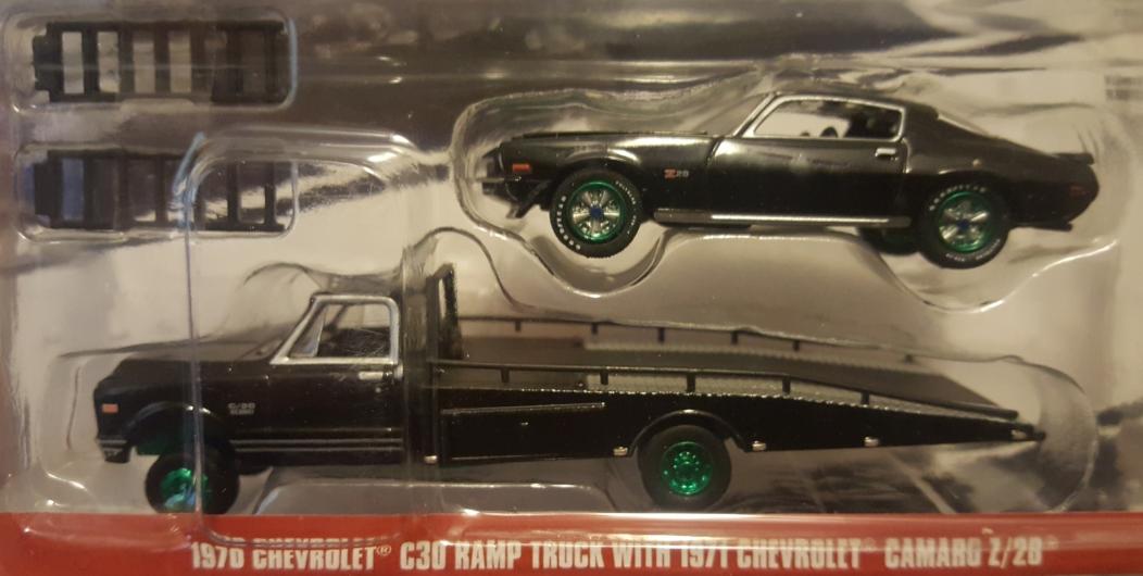 Greenlight Green Machine Car Hauler with 1971 Camaro Z28